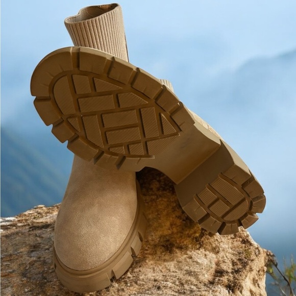 Steve Madden Women’s Halona Chelsea Boot. - Picture 7 of 9